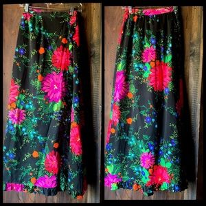 Wow! Vintage flower-power maxi skirt ❤️